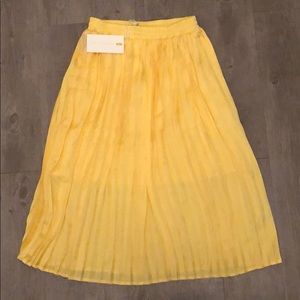 NWT pleated yellow skirt